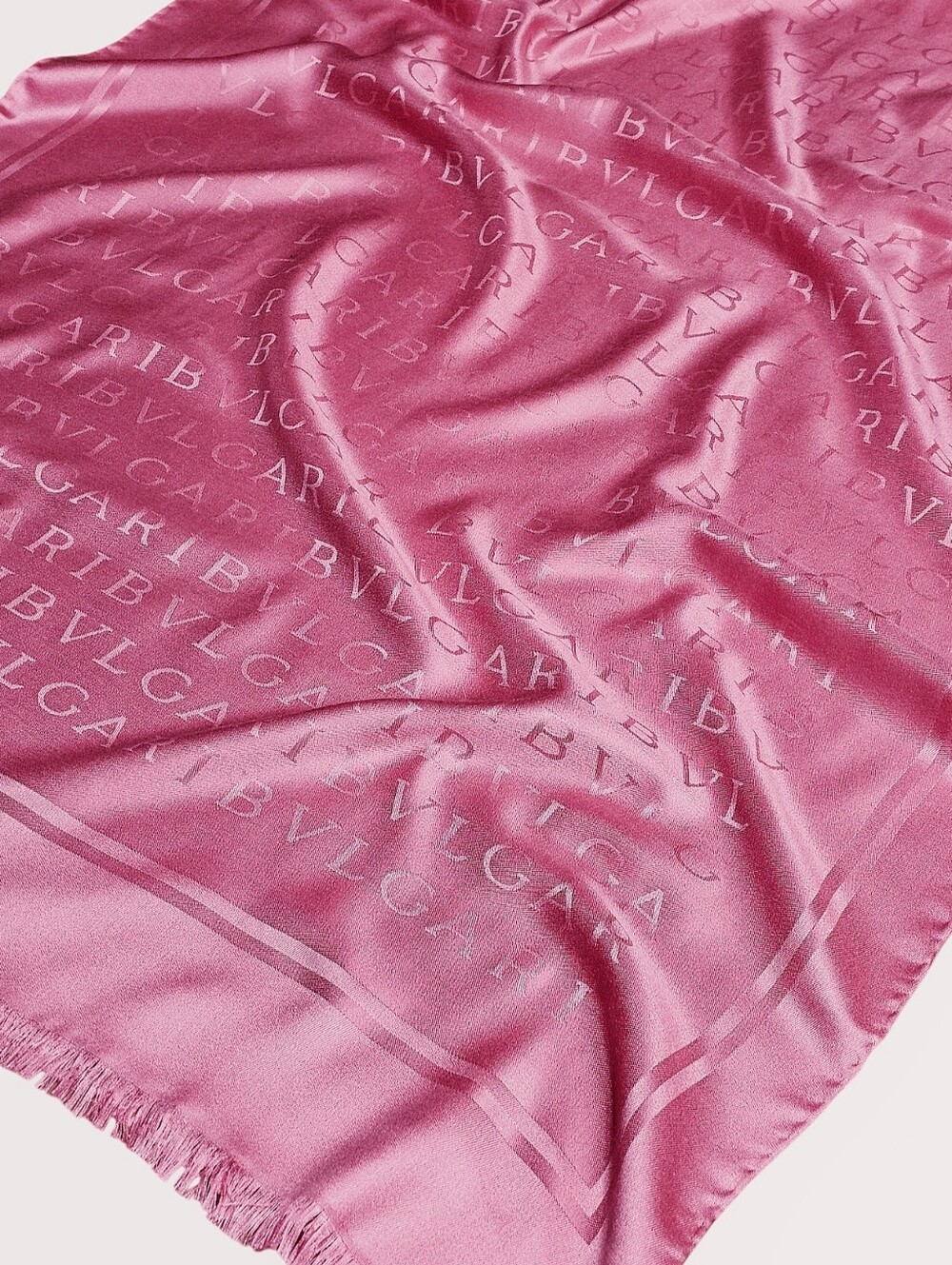 BVLGARI LOGOMANIA STOLE - Picture 10 of 16
